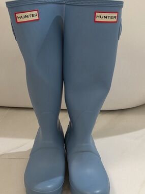 Hunter Light Blue Rubber Rain Boots with Red Heel Detail